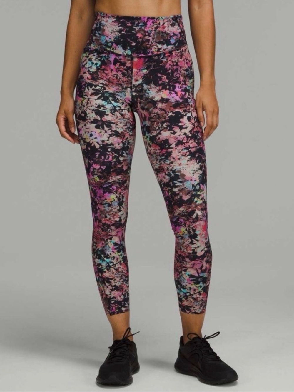 Base Pace High-Rise Crop 23” in Stencil Blossom Red Multi
